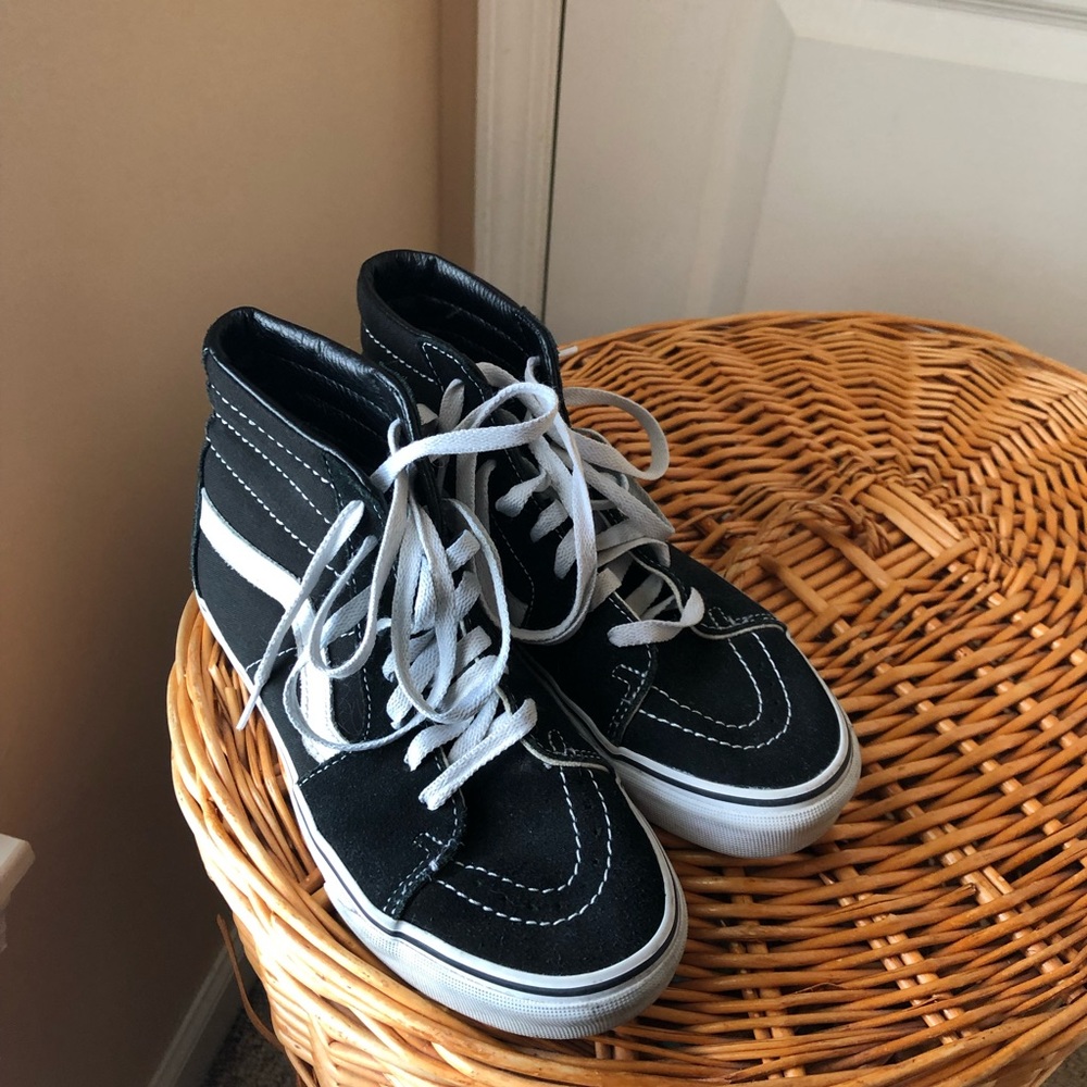 Black Sk8-Hi Vans